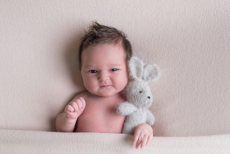 10 NEWBORN PHOTOGRAPHY POSES FOR BEGINNERS INCLUDING CHEAT SHEET 49