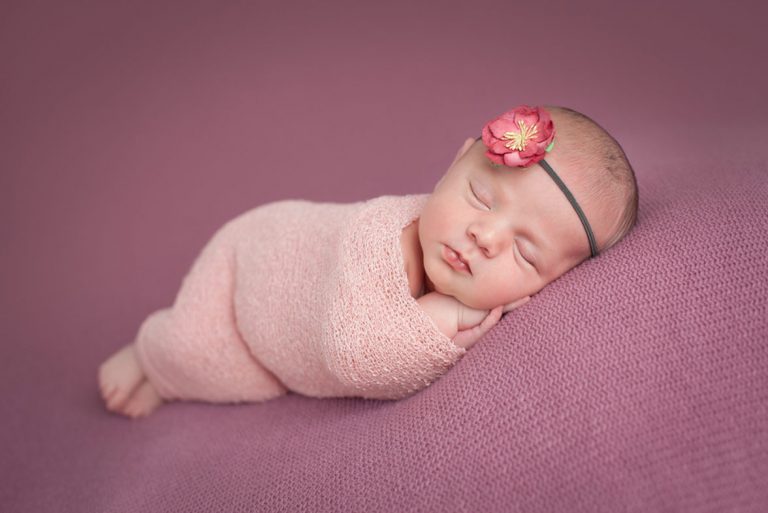 10 NEWBORN PHOTOGRAPHY POSES FOR BEGINNERS INCLUDING CHEAT SHEET 84