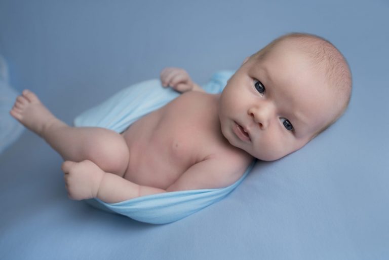 10 NEWBORN PHOTOGRAPHY POSES FOR BEGINNERS INCLUDING CHEAT SHEET 32