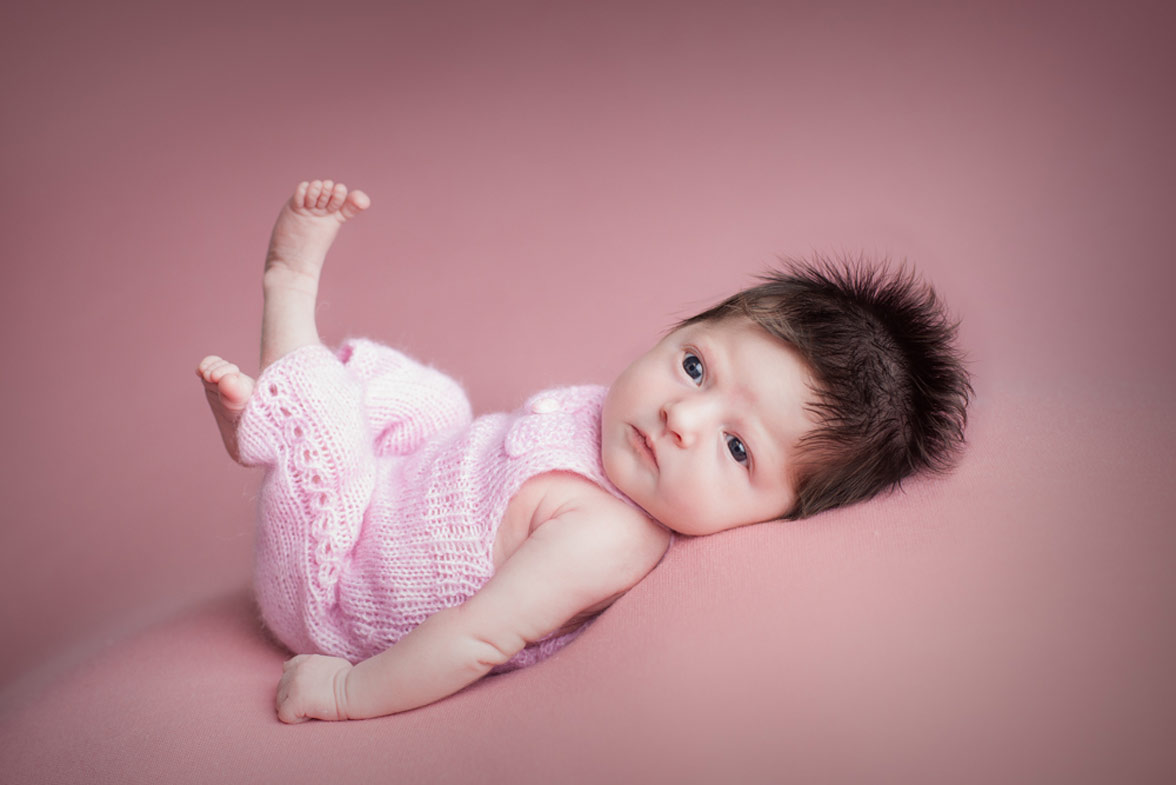 10 NEWBORN PHOTOGRAPHY POSES FOR BEGINNERS INCLUDING CHEAT SHEET 8