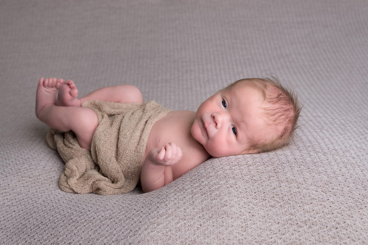 10 NEWBORN PHOTOGRAPHY POSES FOR BEGINNERS INCLUDING CHEAT SHEET 10
