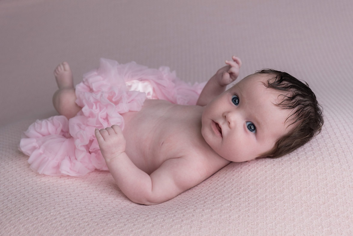 10 NEWBORN PHOTOGRAPHY POSES FOR BEGINNERS INCLUDING CHEAT SHEET 7