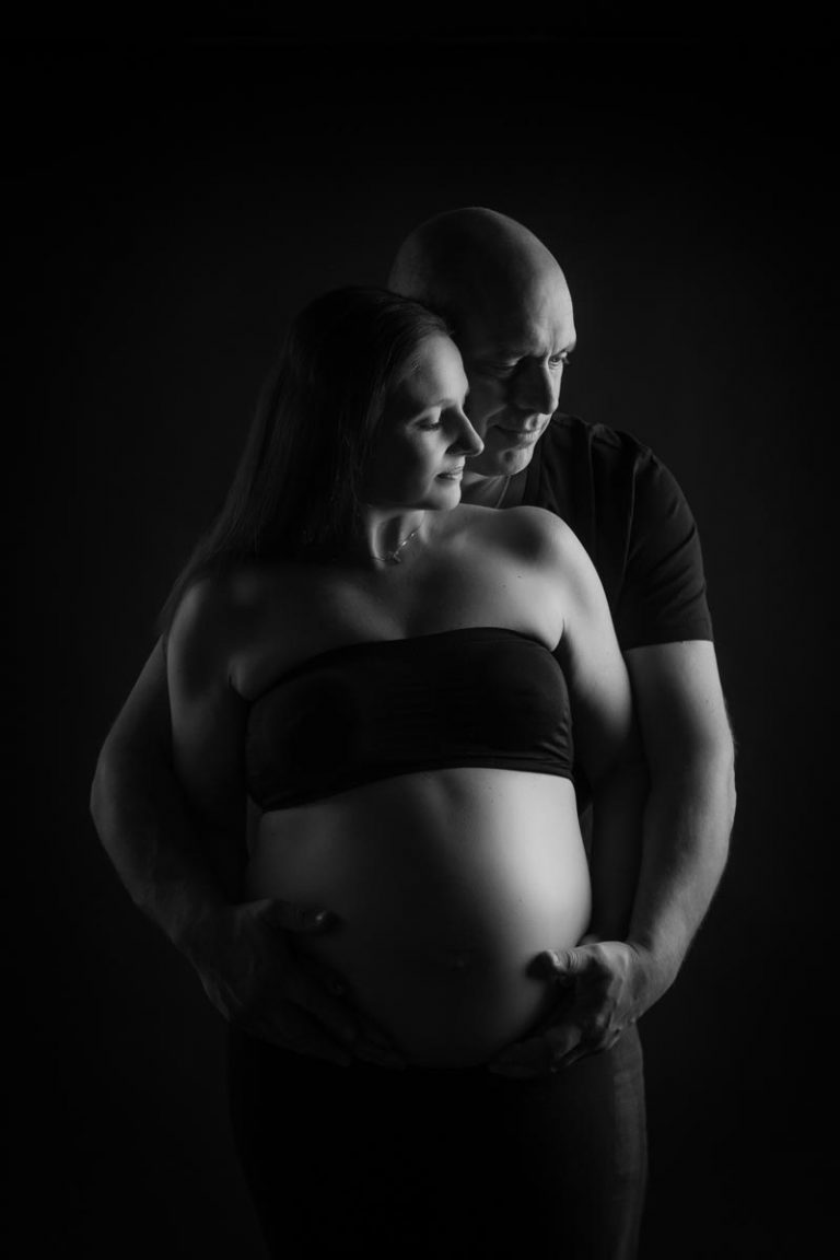 Pregnancy photoshoot ideas for couples 9