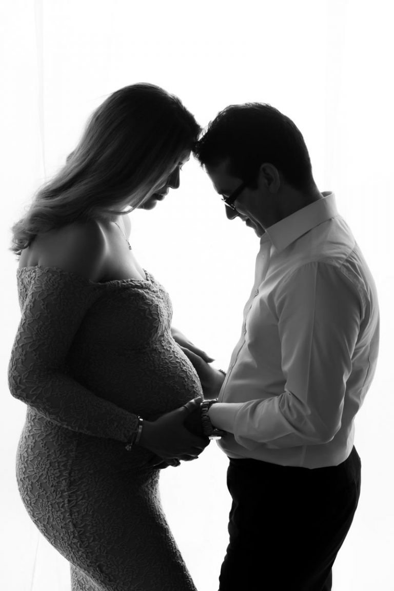Pregnancy photoshoot ideas for couples 27